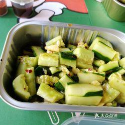 大口吃鸡吃瓜图片,畅快吃瓜，尽享欢乐时光