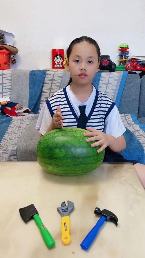 吃西瓜我们是认真的吃瓜,品味夏日清凉时光